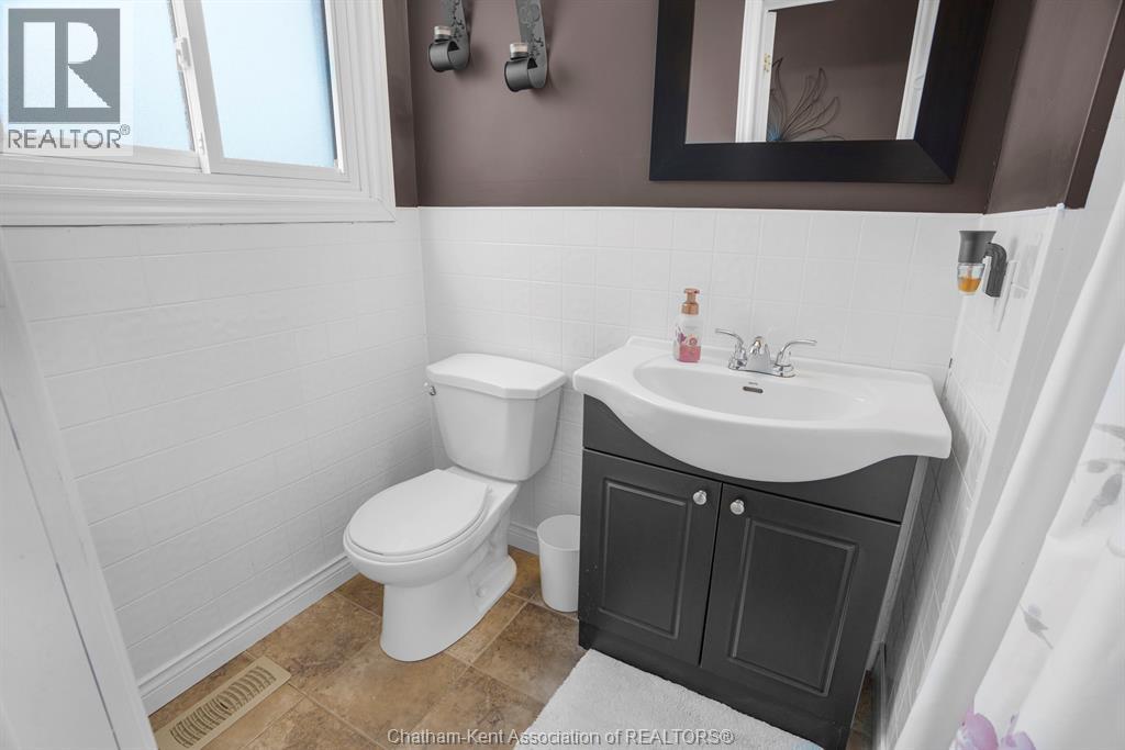 Photo 27 of 367 Mcnaughton Avenue West, Chatham ON