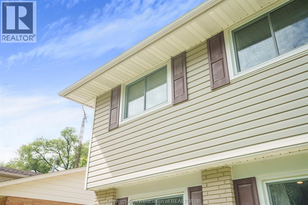 Photo 6 of 367 Mcnaughton Avenue West, Chatham ON