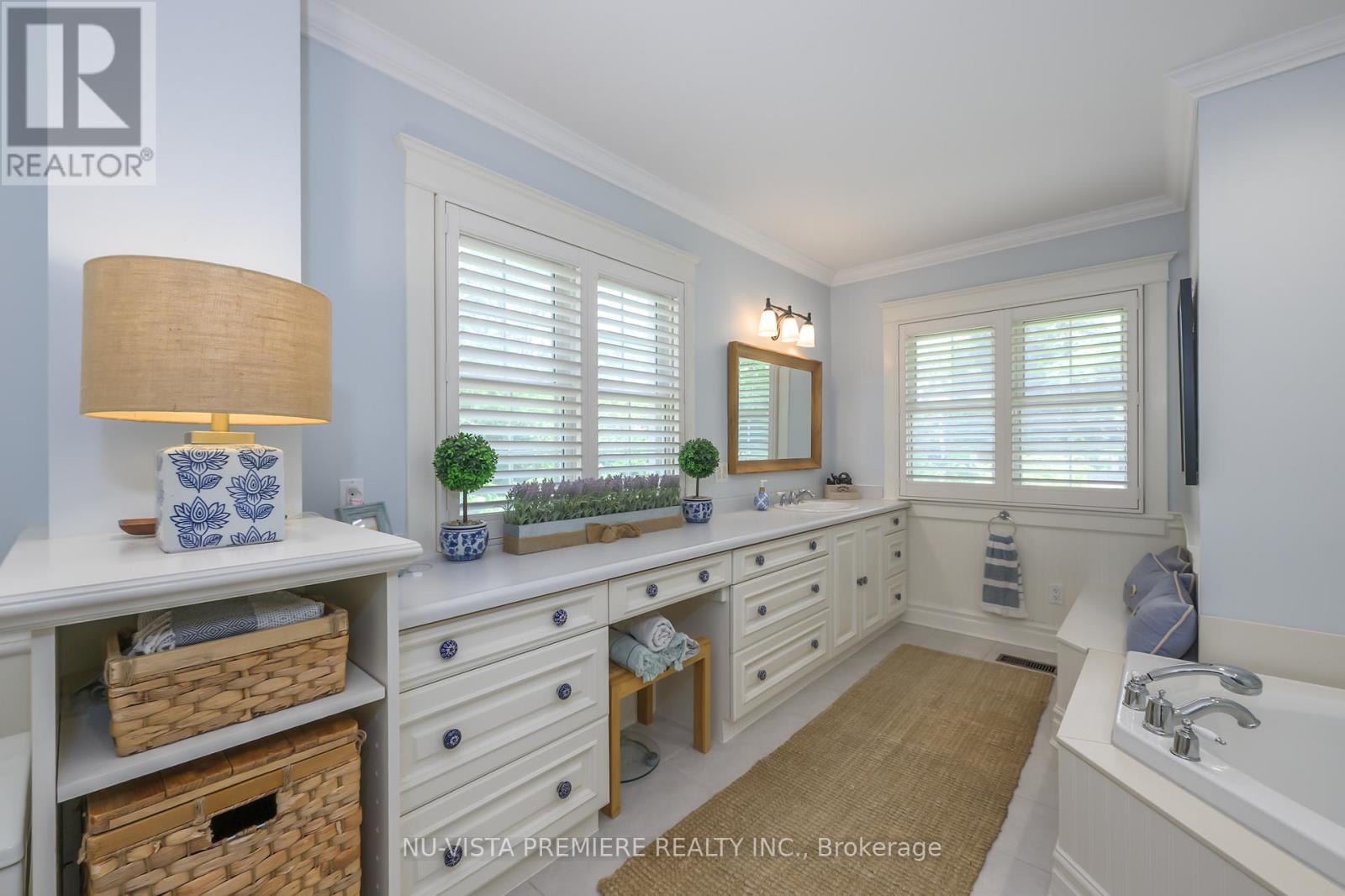 Photo 31 of 146 Commissioners Road E, London South ON