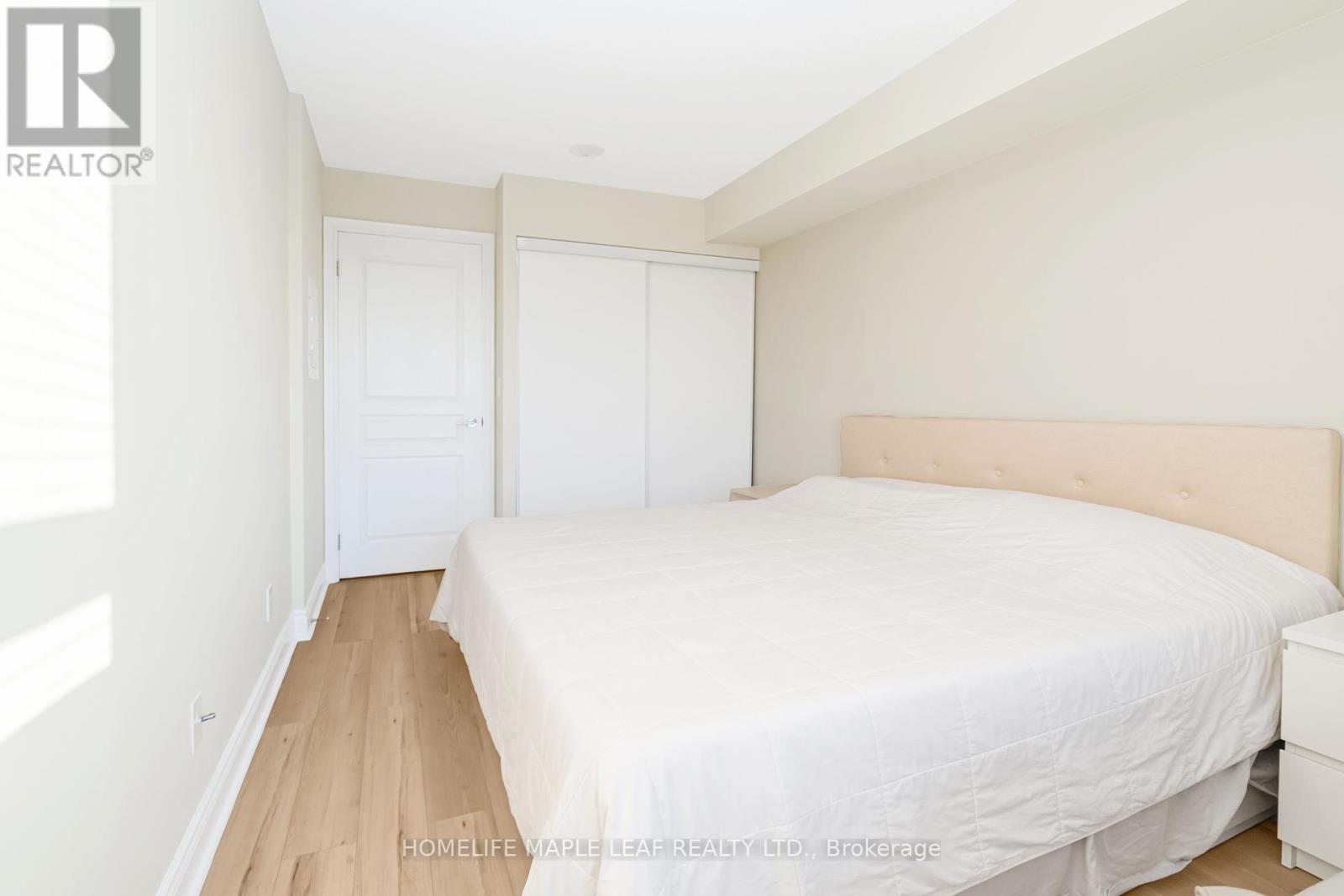 Photo 10 of 1406 7 North Park Road, Vaughan ON