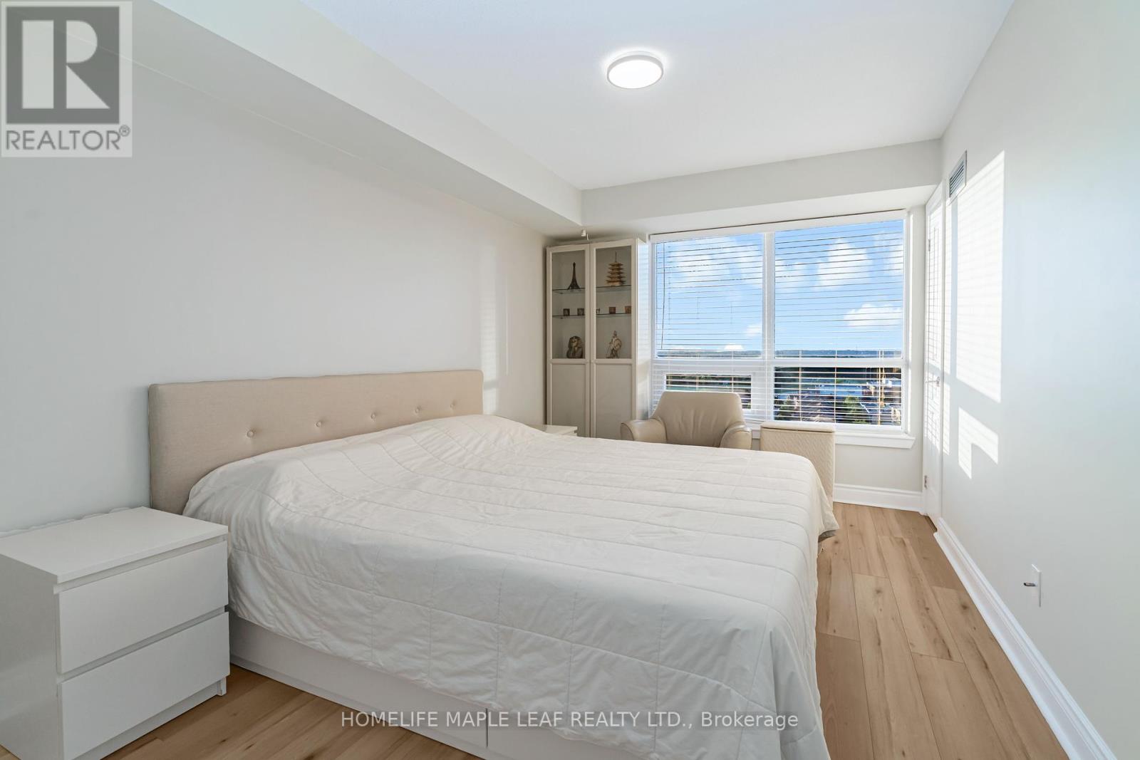 Photo 11 of 1406 7 North Park Road, Vaughan ON