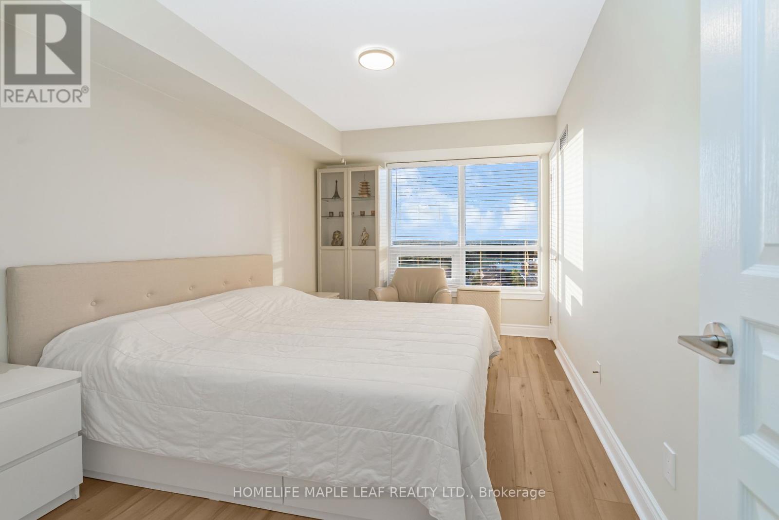 Photo 12 of 1406 7 North Park Road, Vaughan ON