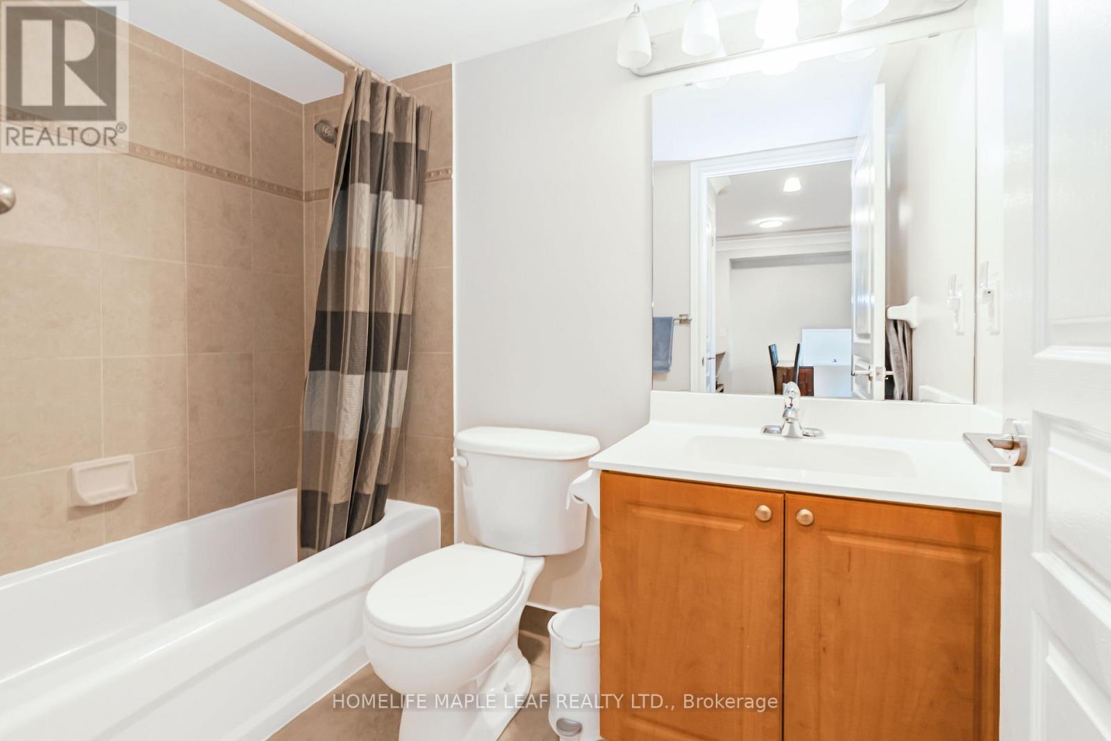Photo 13 of 1406 7 North Park Road, Vaughan ON