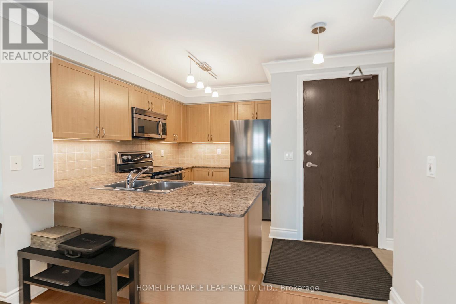 Photo 3 of 1406 7 North Park Road, Vaughan ON