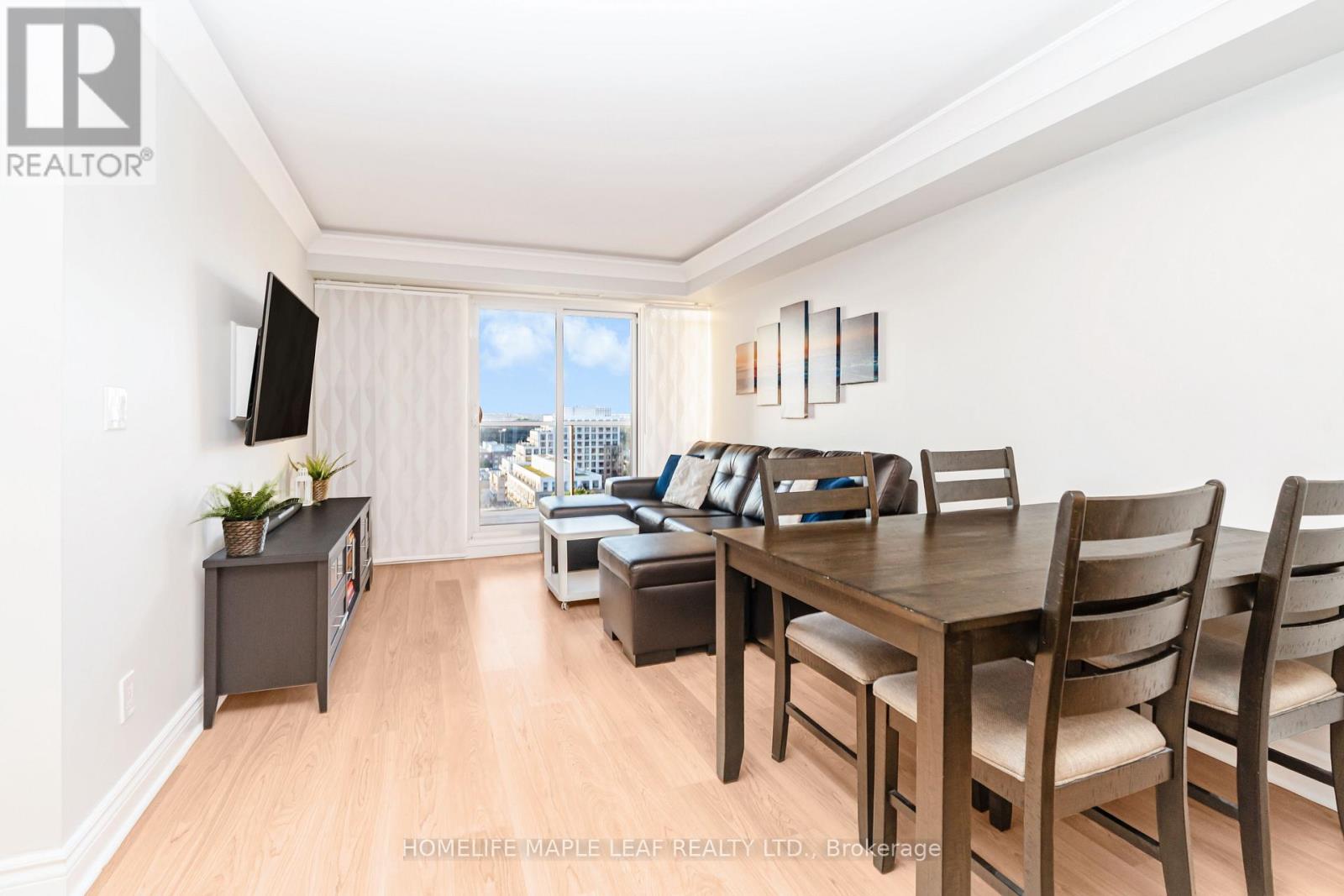 Photo 8 of 1406 7 North Park Road, Vaughan ON