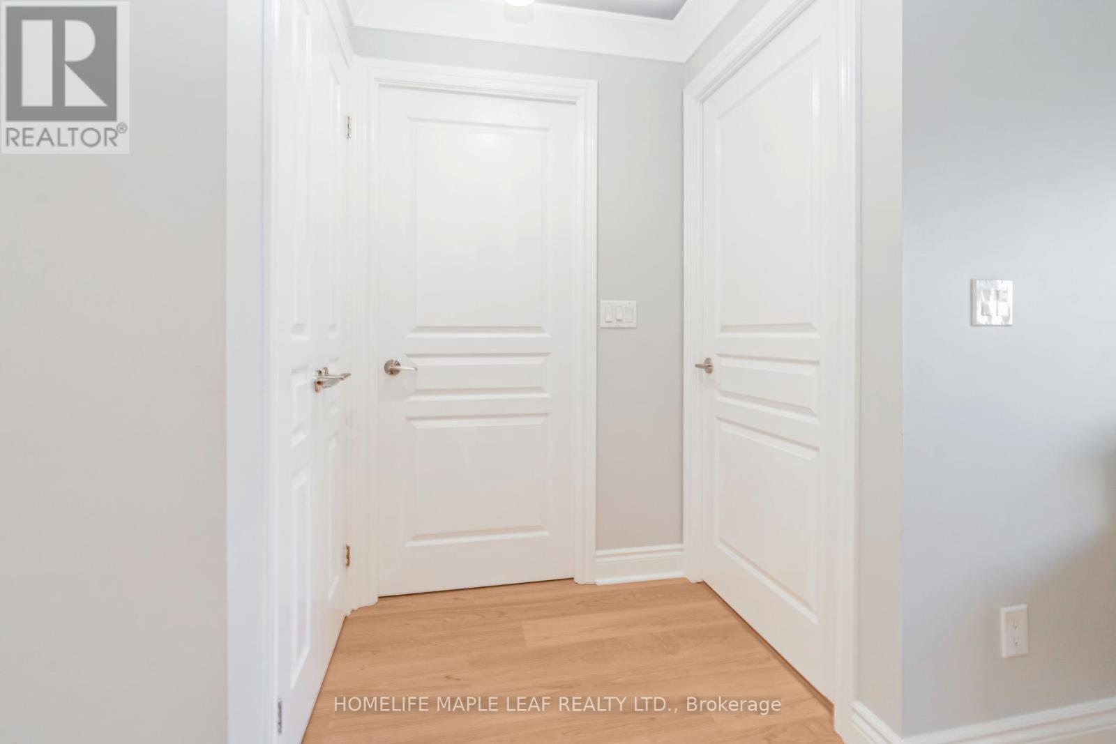 Photo 9 of 1406 7 North Park Road, Vaughan ON