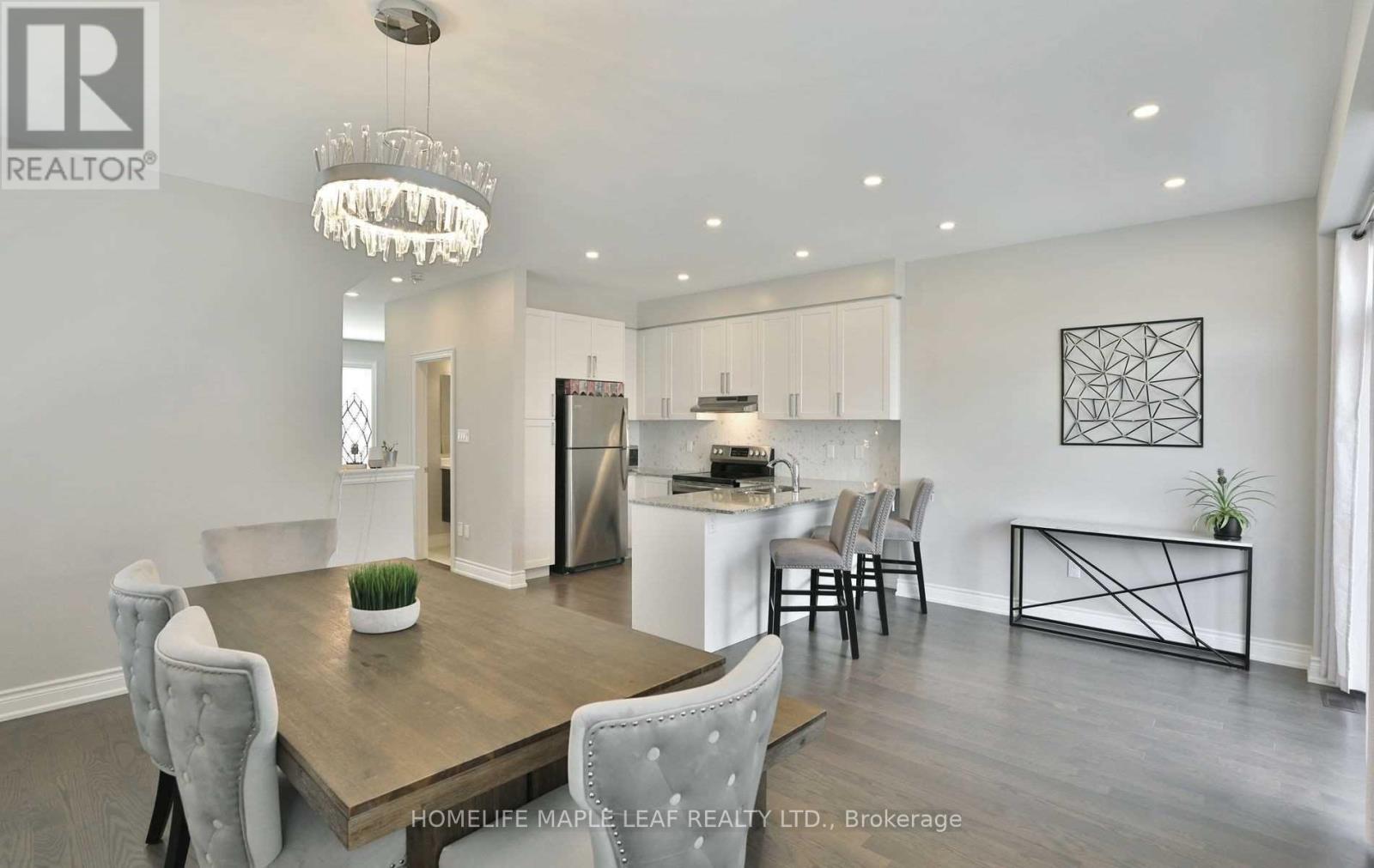 Photo 12 of 34 Brushwood Drive, Brampton ON