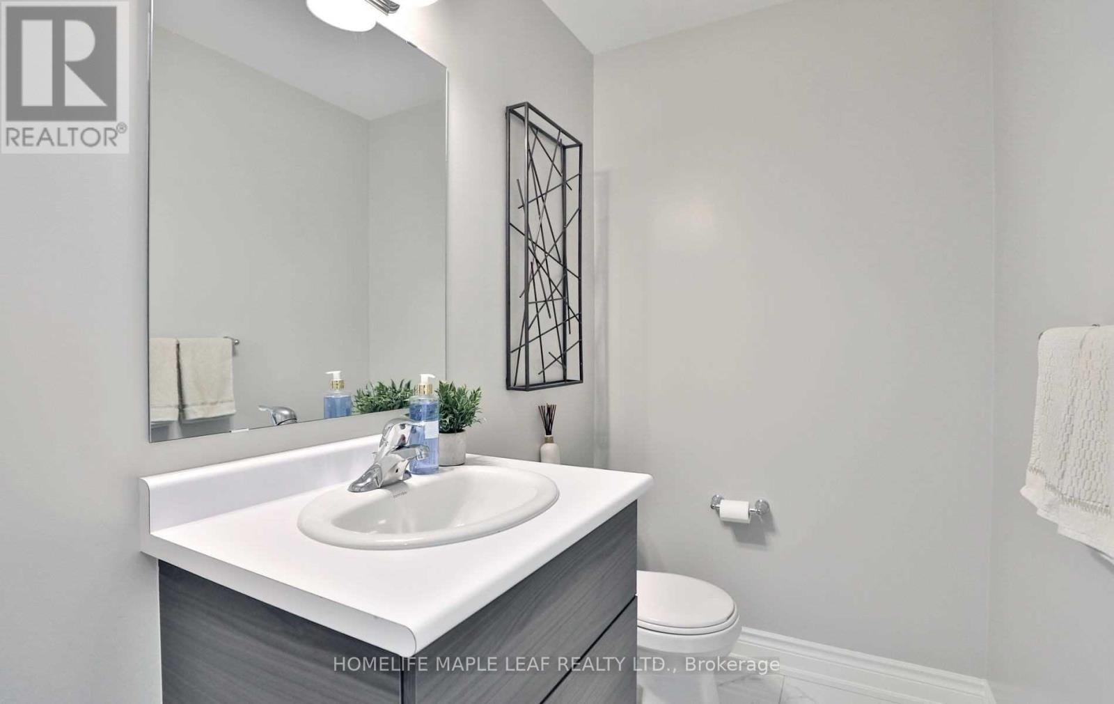 Photo 18 of 34 Brushwood Drive, Brampton ON