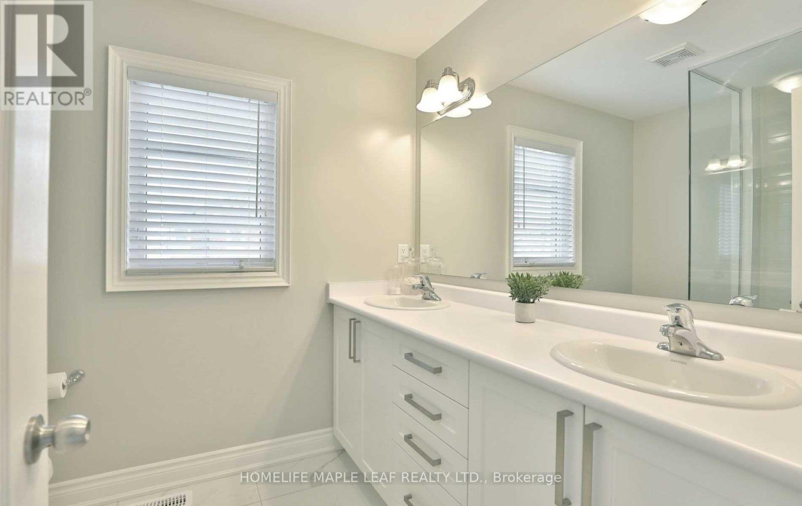 Photo 23 of 34 Brushwood Drive, Brampton ON