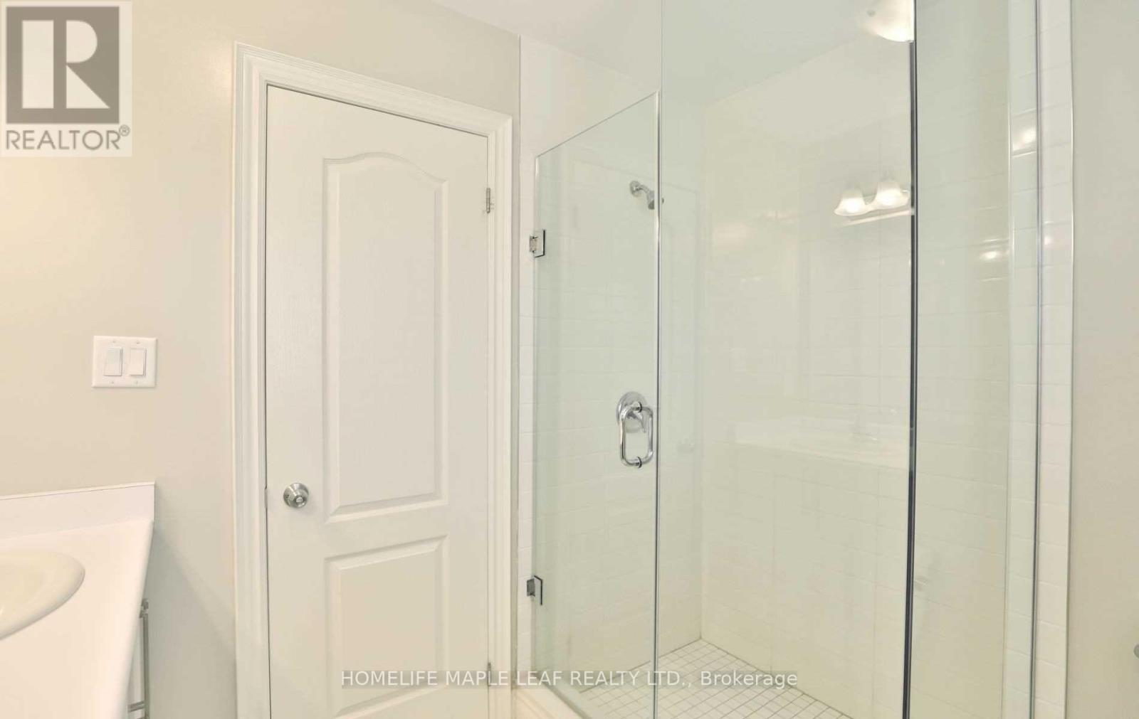 Photo 24 of 34 Brushwood Drive, Brampton ON