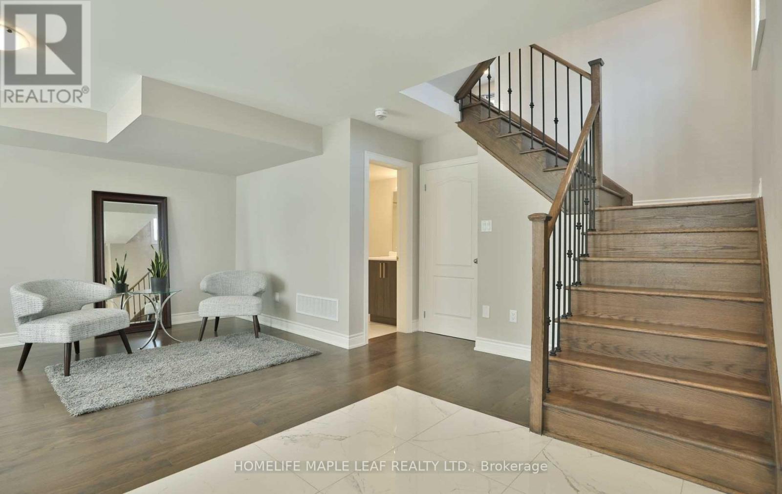 Photo 5 of 34 Brushwood Drive, Brampton ON