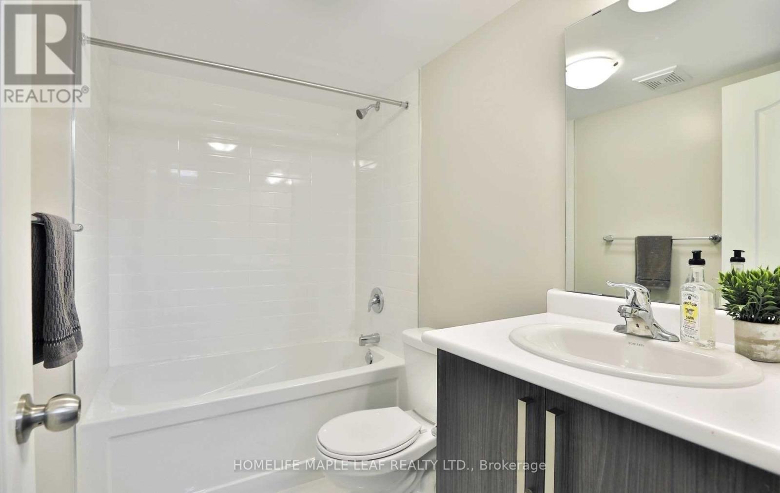 Photo 6 of 34 Brushwood Drive, Brampton ON
