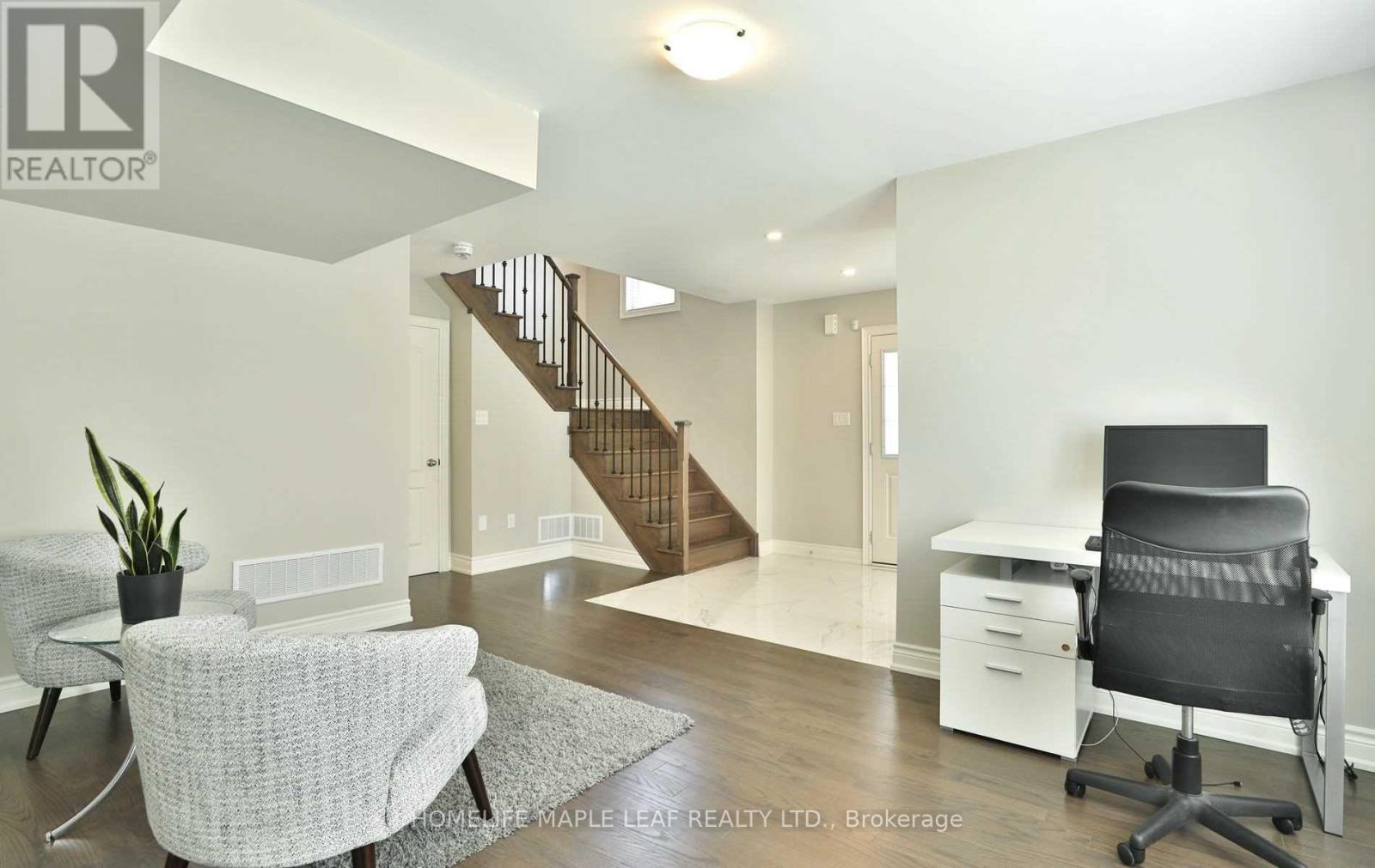Photo 7 of 34 Brushwood Drive, Brampton ON