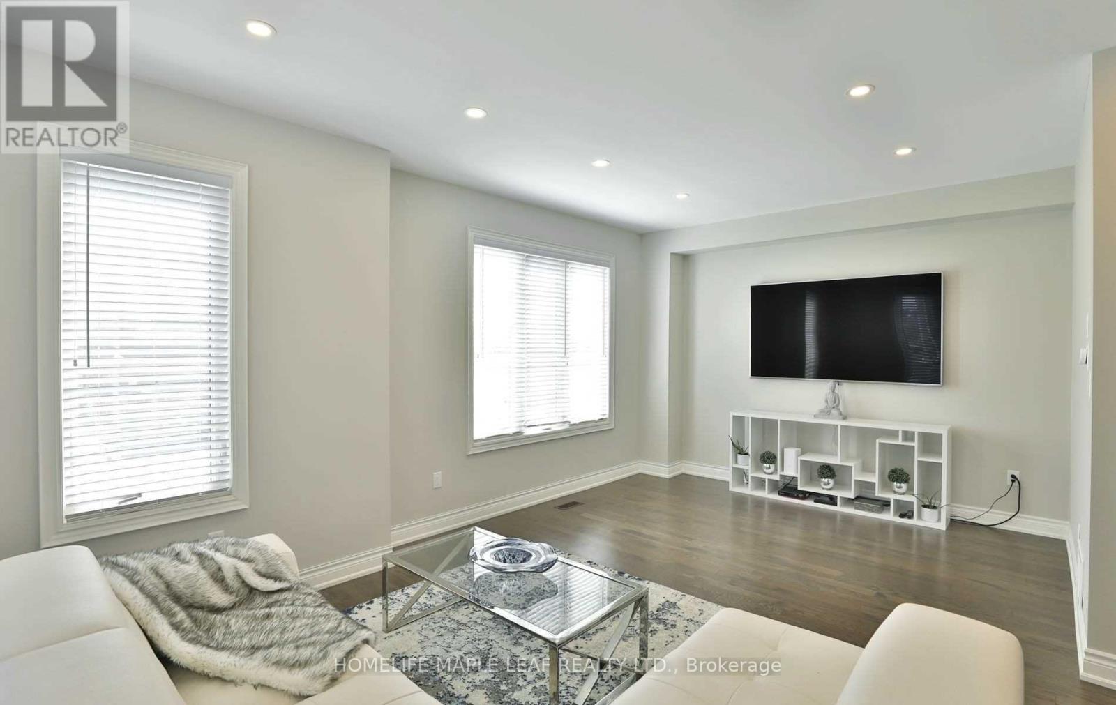 Photo 9 of 34 Brushwood Drive, Brampton ON