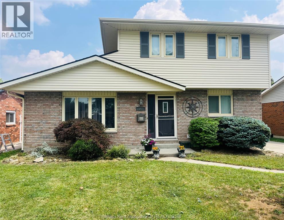 Photo 2 of 147 St Michael Avenue, Chatham ON