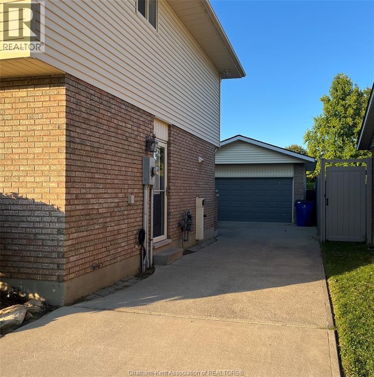 Photo 4 of 147 St Michael Avenue, Chatham ON