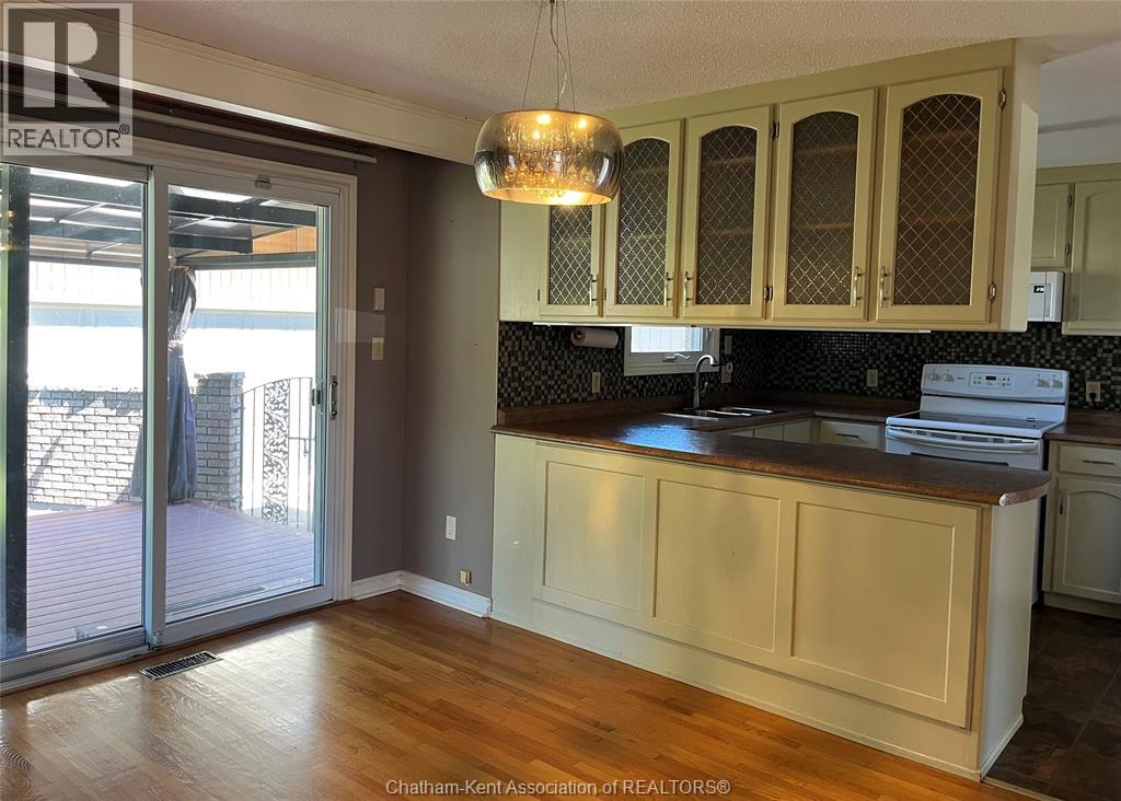 Photo 11 of 147 St Michael Avenue, Chatham ON