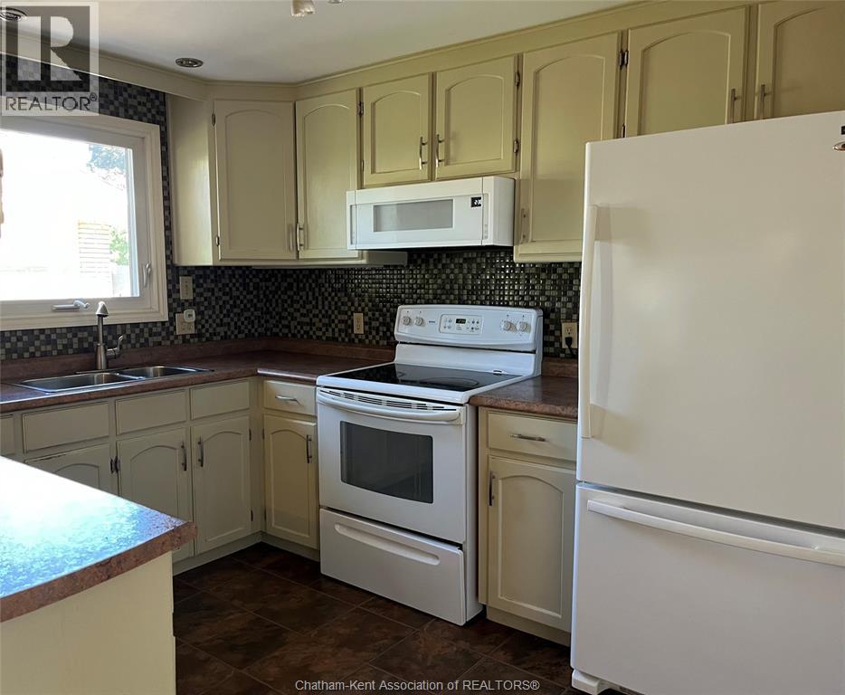 Photo 10 of 147 St Michael Avenue, Chatham ON
