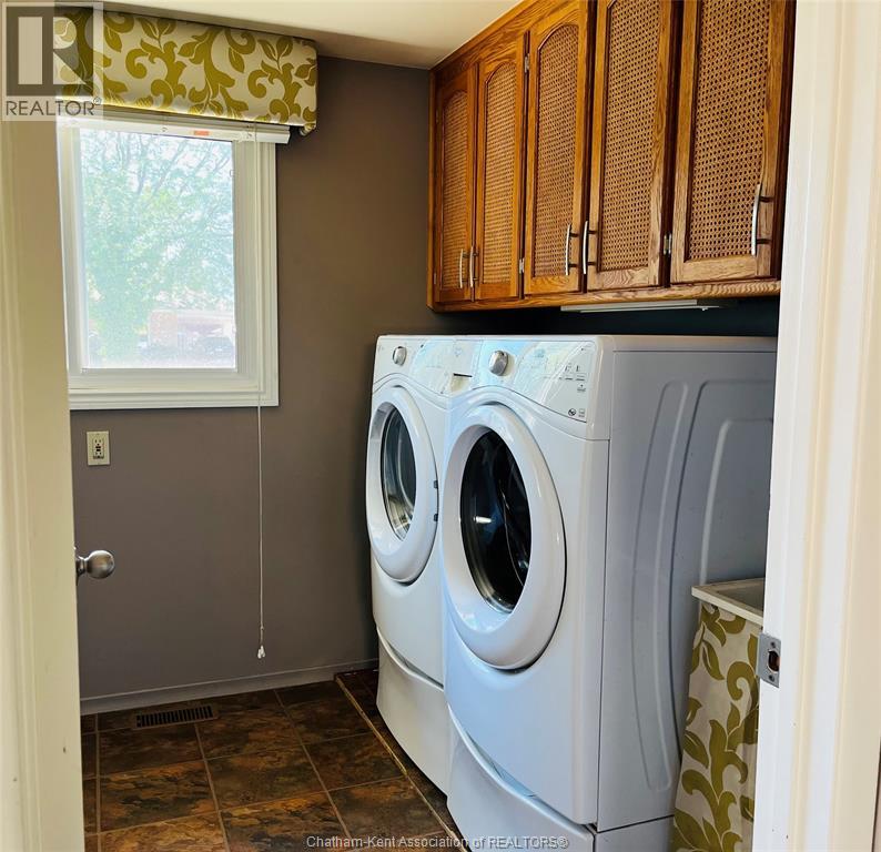 Photo 12 of 147 St Michael Avenue, Chatham ON
