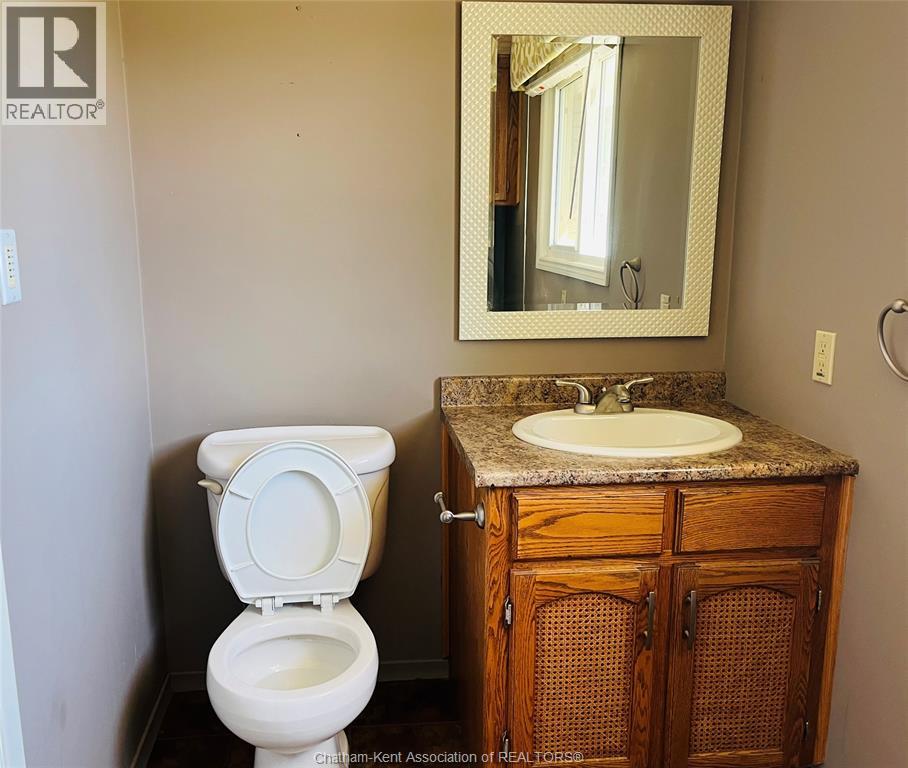 Photo 14 of 147 St Michael Avenue, Chatham ON