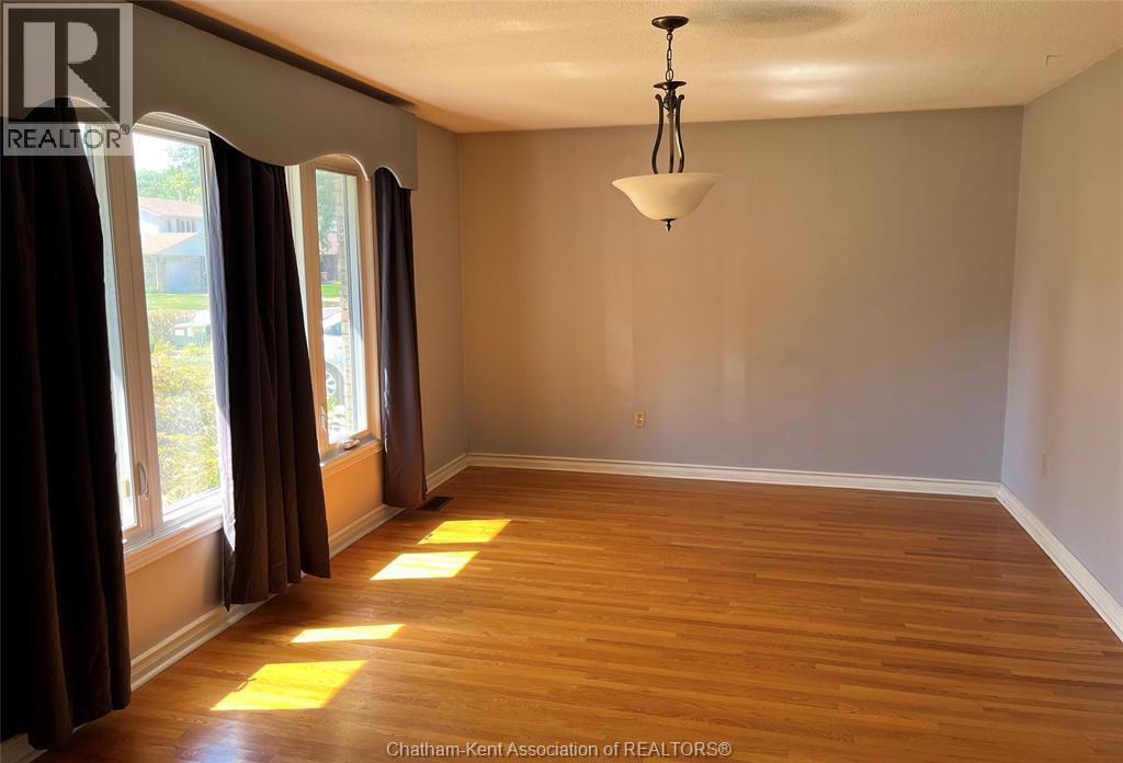 Photo 23 of 147 St Michael Avenue, Chatham ON