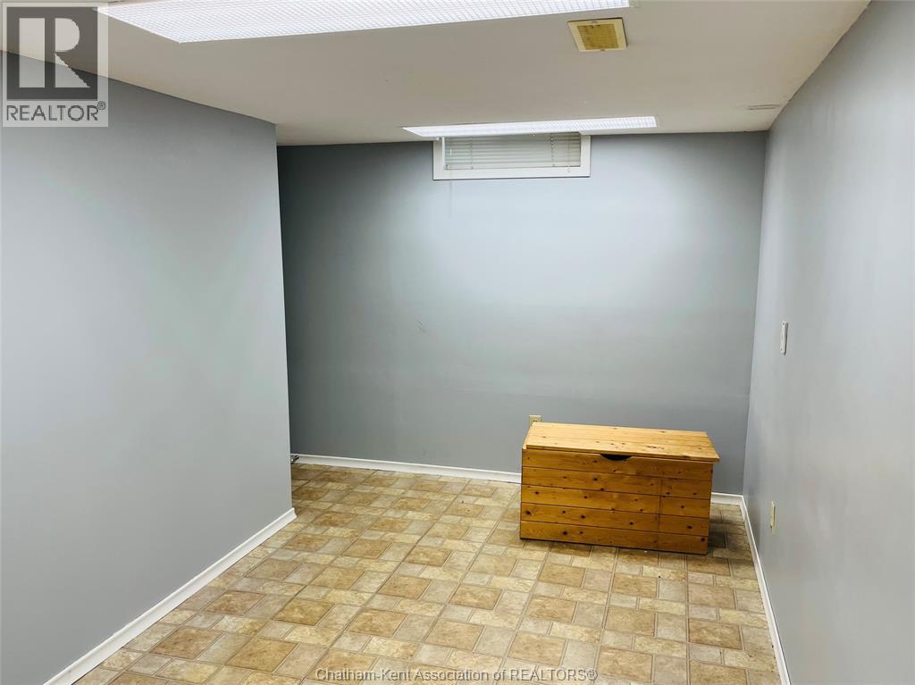 Photo 37 of 147 St Michael Avenue, Chatham ON
