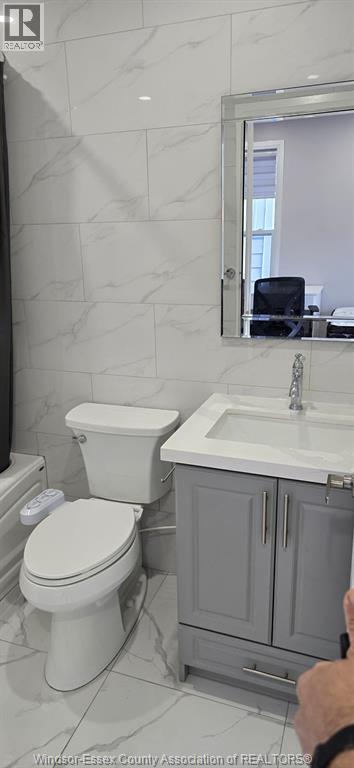 Photo 11 of 765 Dougall Unit Main, Windsor ON