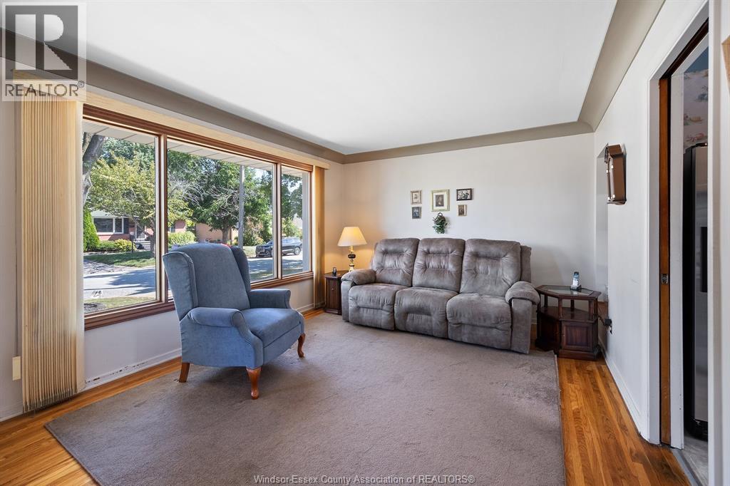 Photo 4 of 1543 Redwood Avenue, Windsor ON