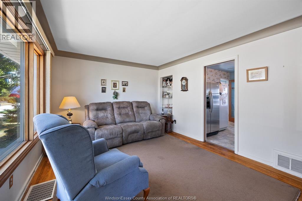 Photo 3 of 1543 Redwood Avenue, Windsor ON