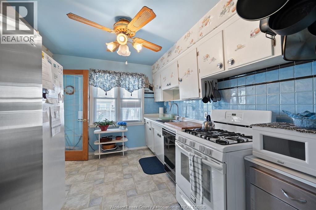 Photo 6 of 1543 Redwood Avenue, Windsor ON