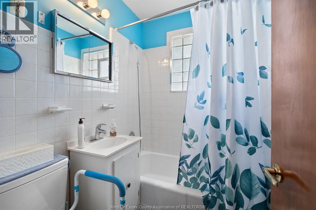 Photo 9 of 1543 Redwood Avenue, Windsor ON