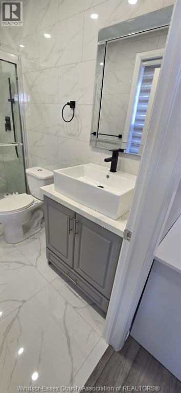 Photo 5 of 765 Dougall Unit Upper, Windsor ON