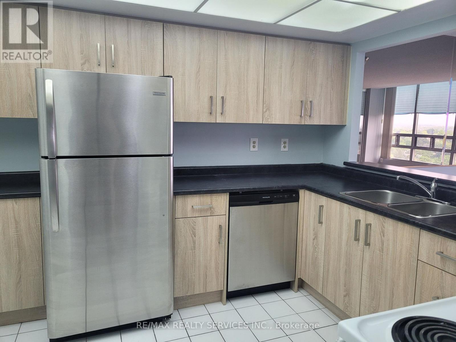 Photo 5 of 1206 330 Mill Street S, Brampton ON