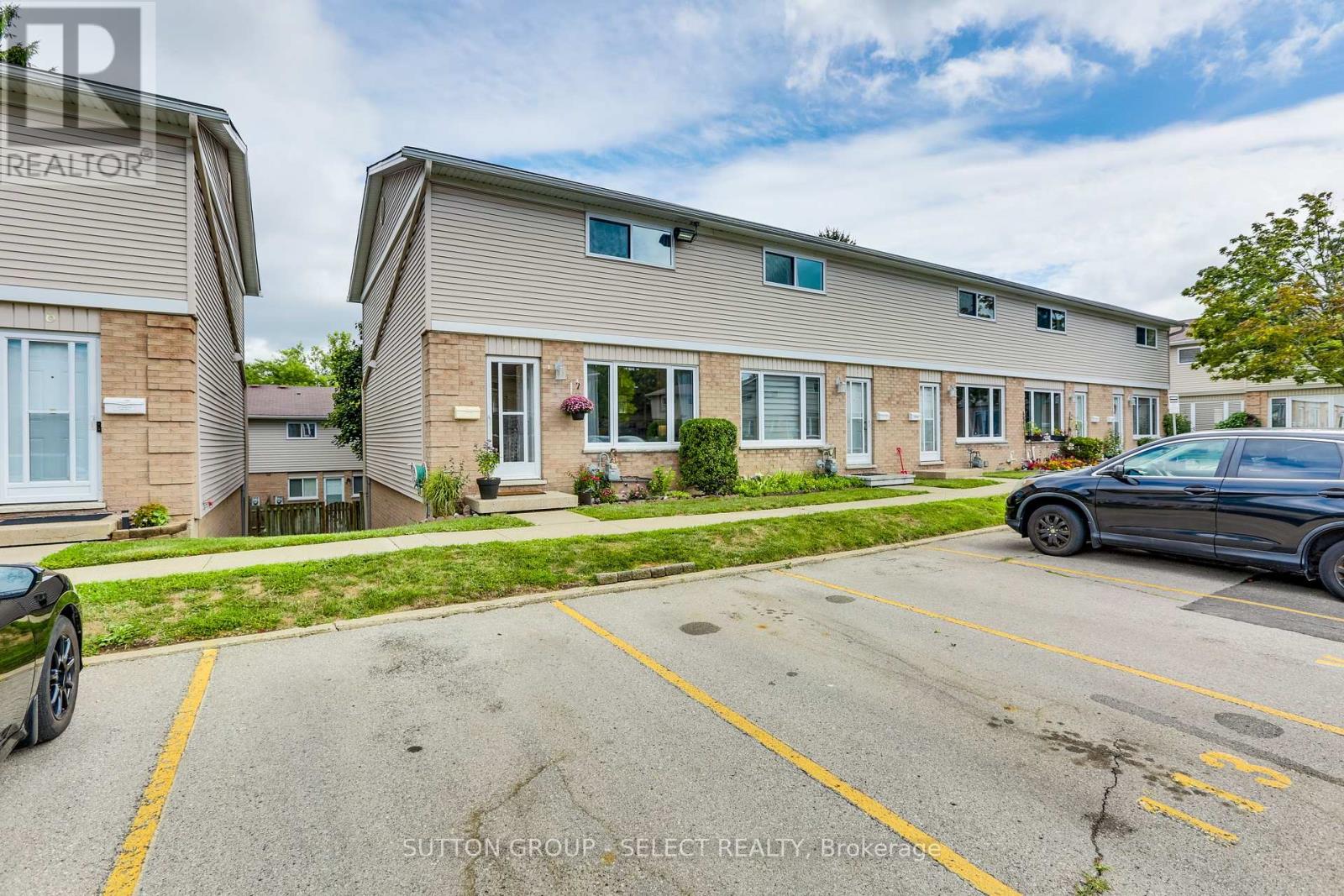 Photo 2 of 7 320 Westminster Avenue, London South ON