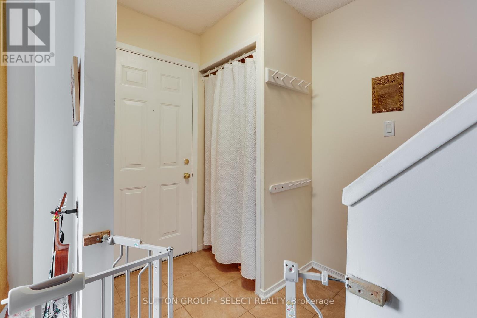Photo 4 of 7 320 Westminster Avenue, London South ON