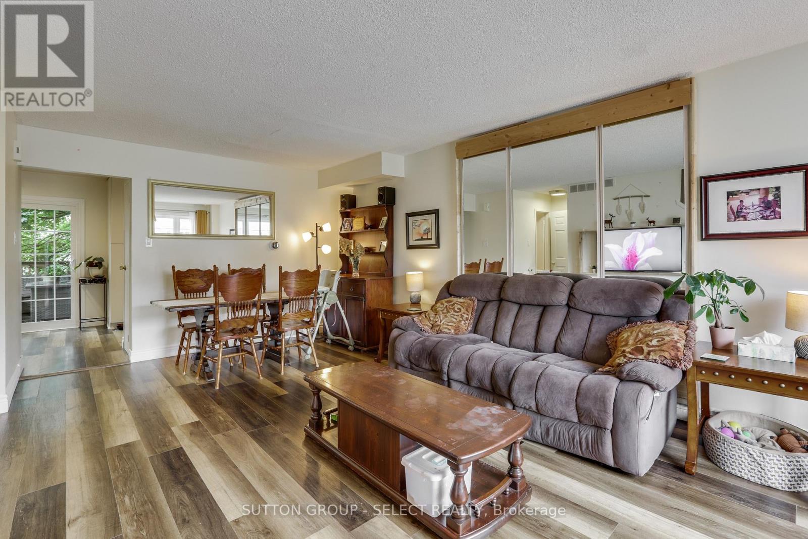 Photo 6 of 7 320 Westminster Avenue, London South ON