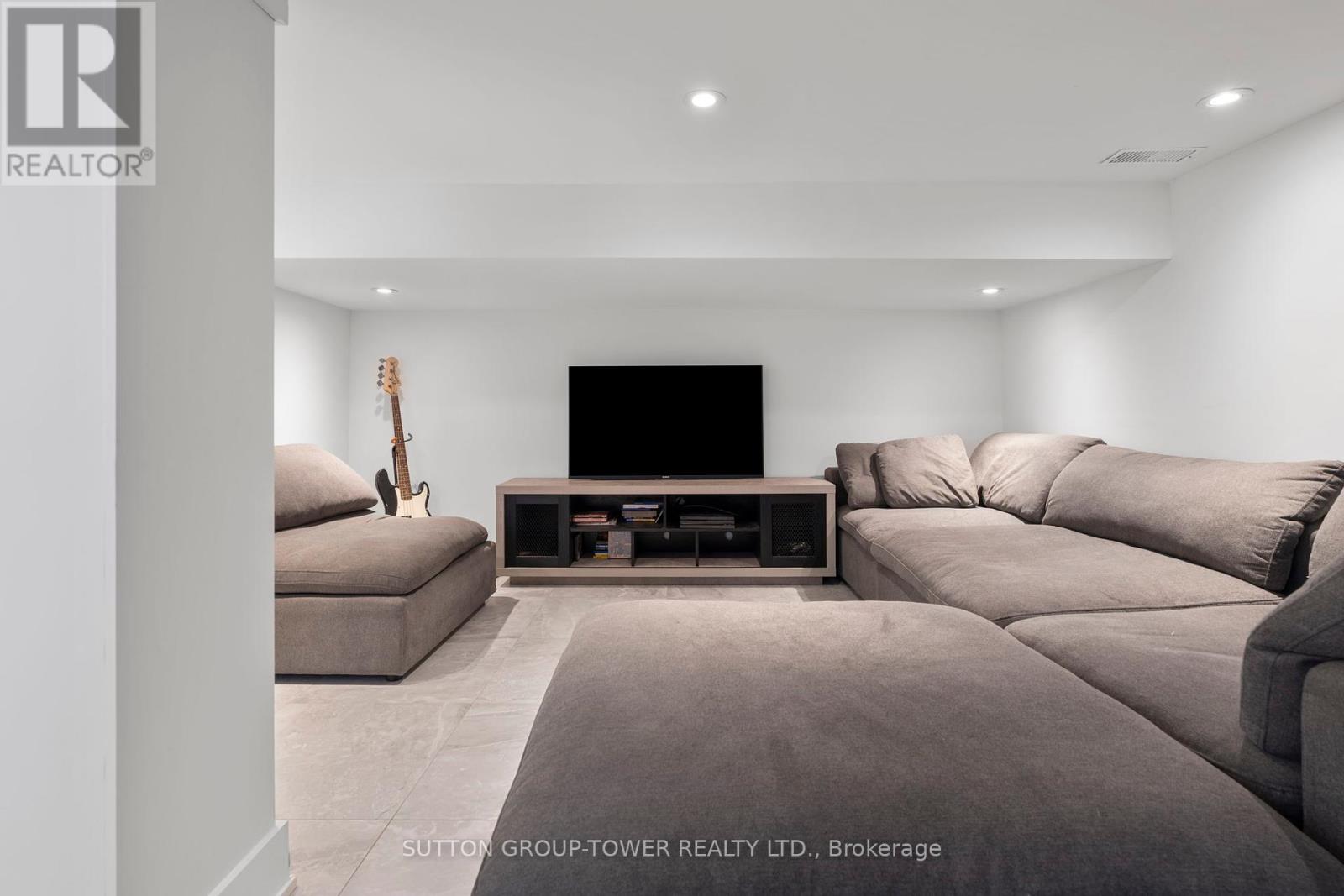 Photo 27 of 560 Glen Park Avenue, Toronto ON