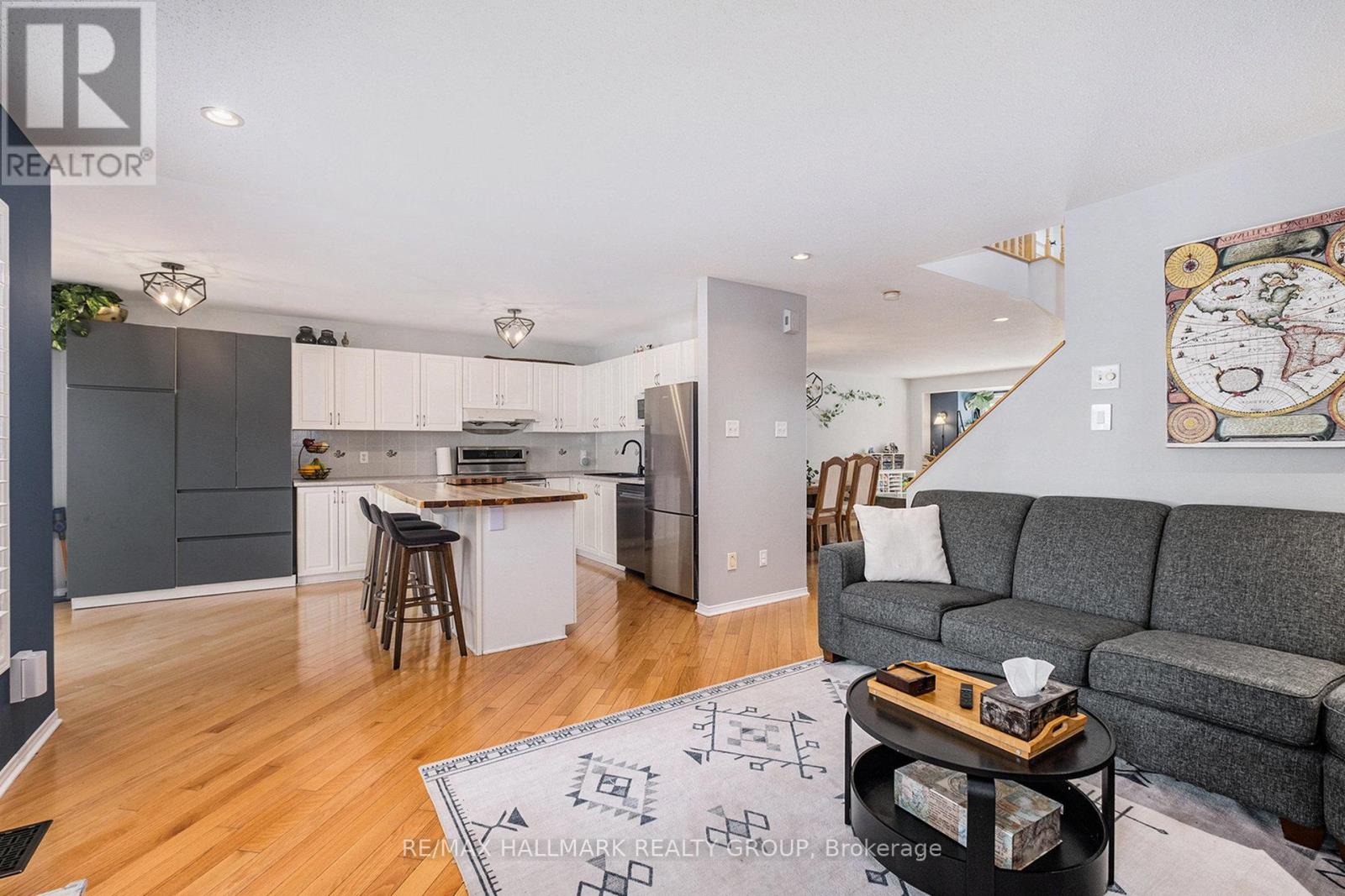 Photo 10 of 182 Willow Creek Circle, Ottawa ON