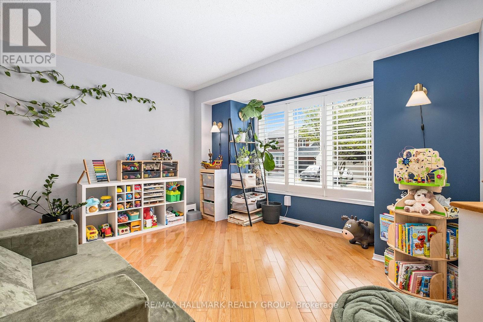 Photo 5 of 182 Willow Creek Circle, Ottawa ON