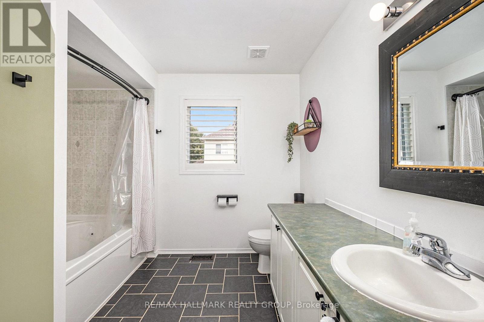 Photo 20 of 182 Willow Creek Circle, Ottawa ON