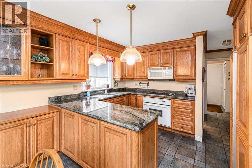 Photo 11 of 18 Cammay Avenue, Dundas ON