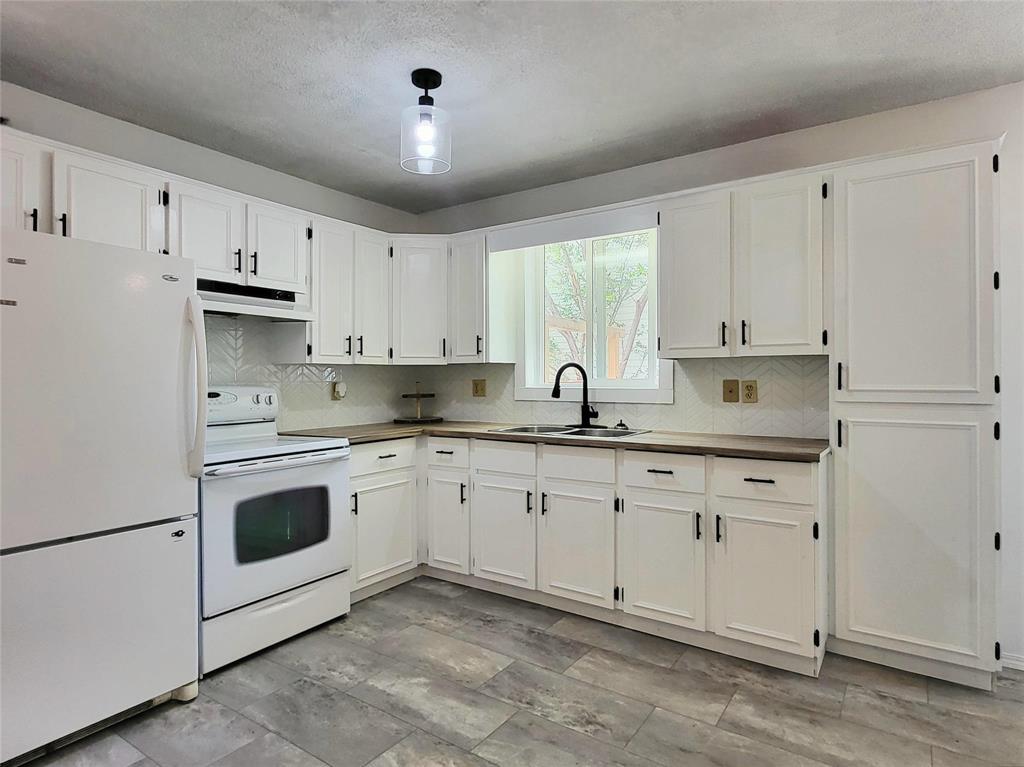 Photo 6 of 315 Netley Avenue, Selkirk MB