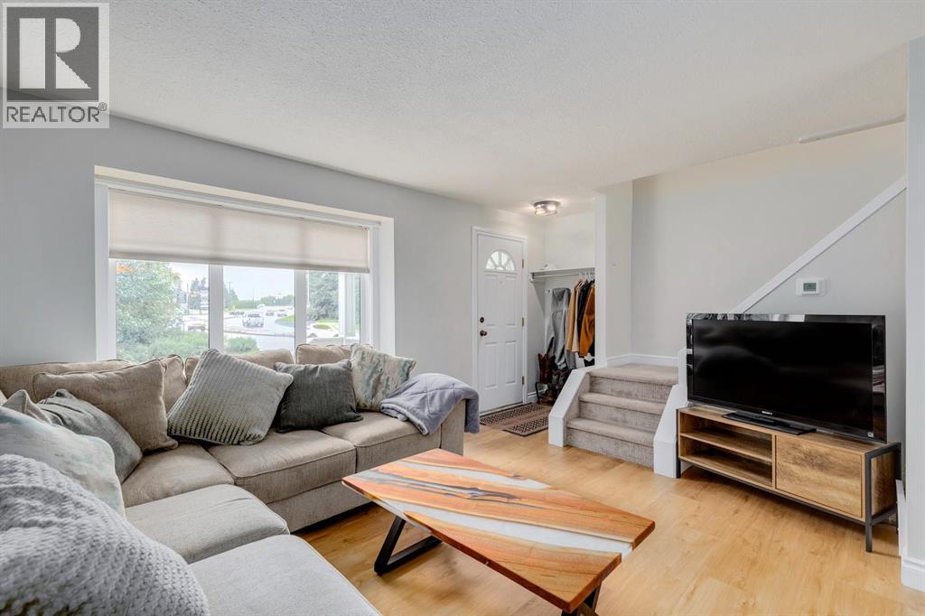 Photo 8 of 122 Killarney Glen Court Sw, Calgary AB