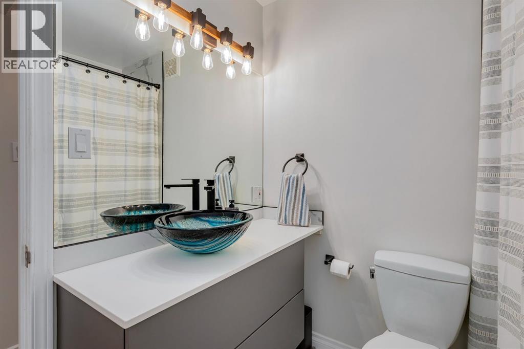 Photo 12 of 122 Killarney Glen Court Sw, Calgary AB