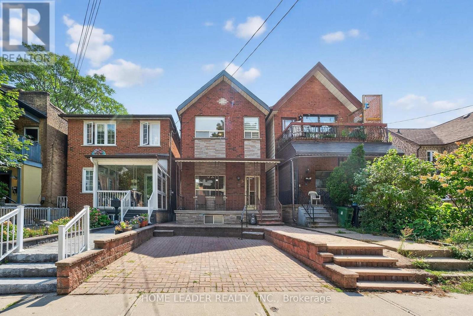 Photo 1 of 5 Lindsey Avenue, Toronto ON