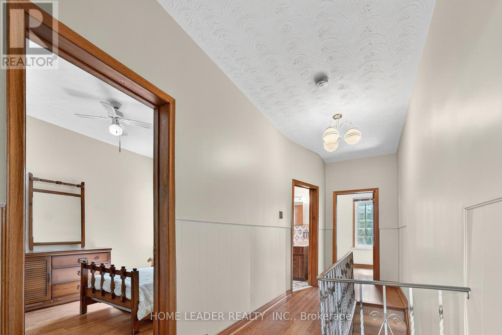 Photo 13 of 5 Lindsey Avenue, Toronto ON