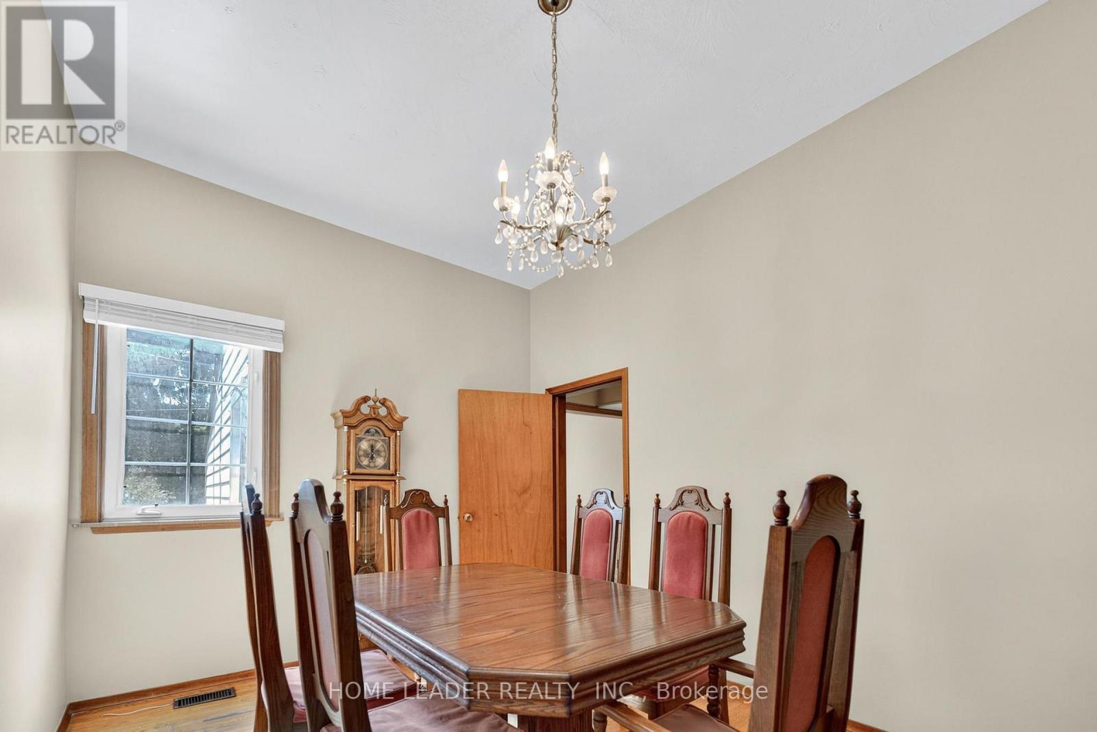 Photo 5 of 5 Lindsey Avenue, Toronto ON