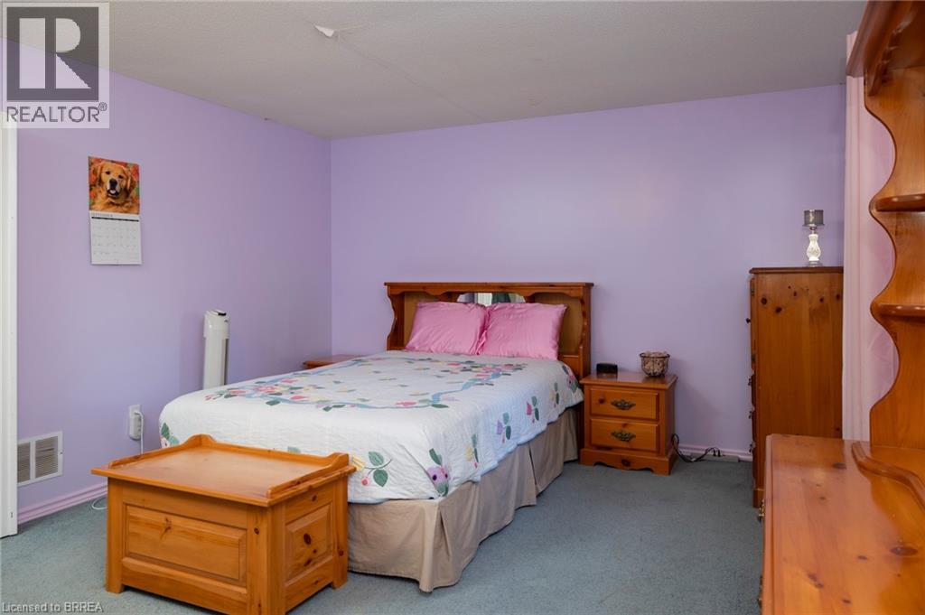 Photo 10 of 47 Walnut Street, Brantford ON