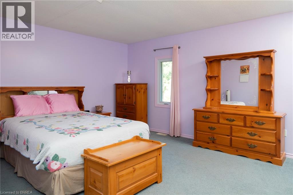 Photo 11 of 47 Walnut Street, Brantford ON