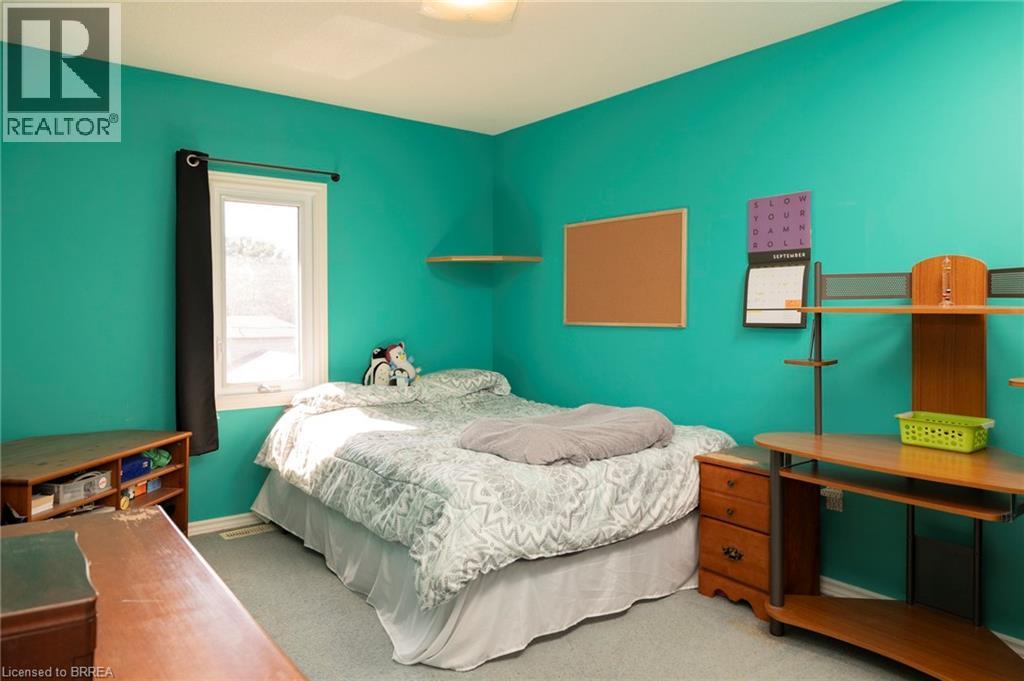 Photo 13 of 47 Walnut Street, Brantford ON